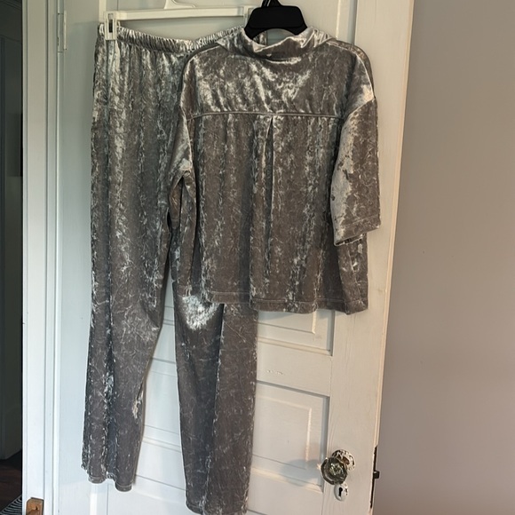 Stars Above Silver Velveteen PJ Set - Picture 5 of 5